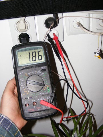 Voltage-Testing_Digital-Multimeter_62801-360x480