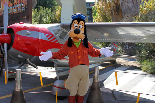 Meeting Aviator Goofy
