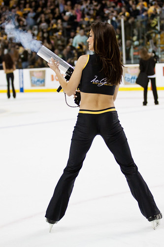 An Ice Girl shoots a T-Shirt into the stands of the TD Garden during fan appreciation day on Saturday April 9th in Boston Massachusetts. The Bruins won 3-1. (Inside Hockey/Cody Smith) by Cody Smith Foto