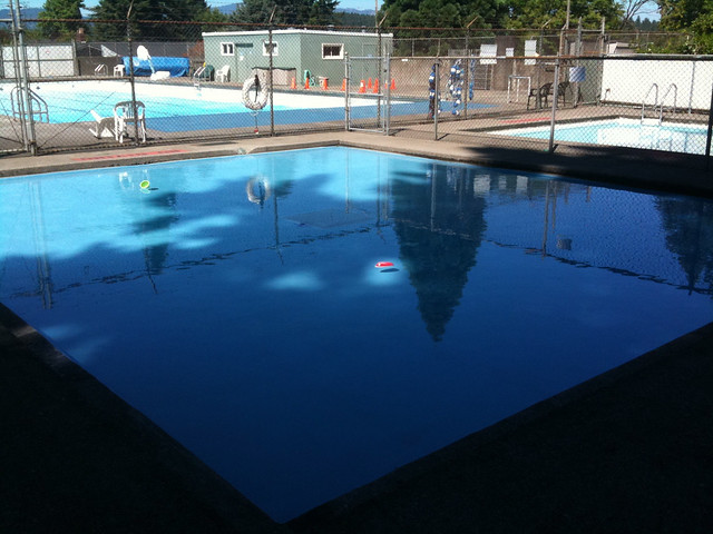 Camas swimming pool