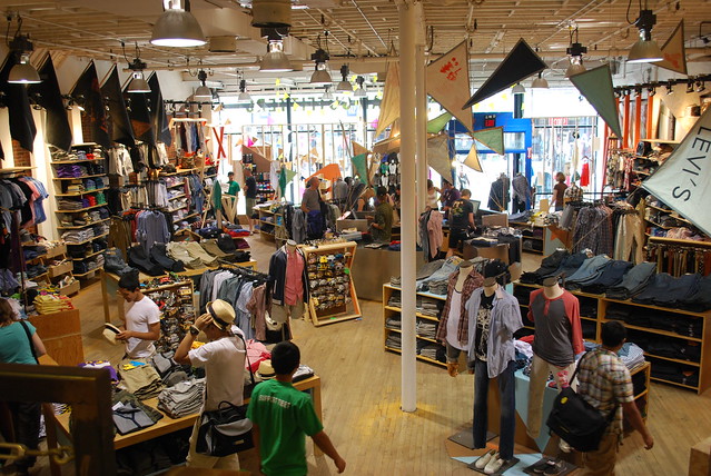 Urban Outfitters | Inside the Urban Outfitters in Harvard Sq ...