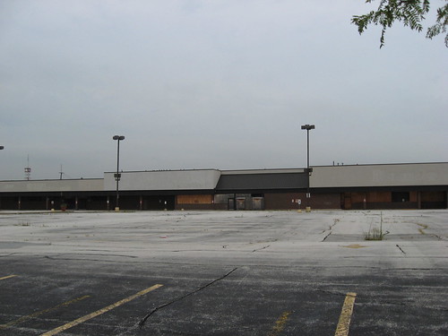 Abandoned Strip Mall on 79th Street by Zol87