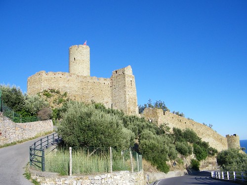 7] Noli (SV) - Castello e mura by mpvicenza