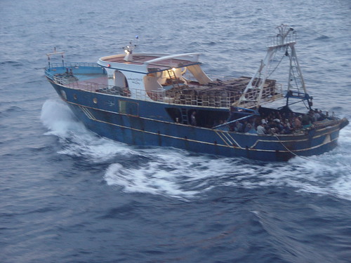 Nuova tragedia del mare: barcone si rovescia, almeno 50 le vittime$