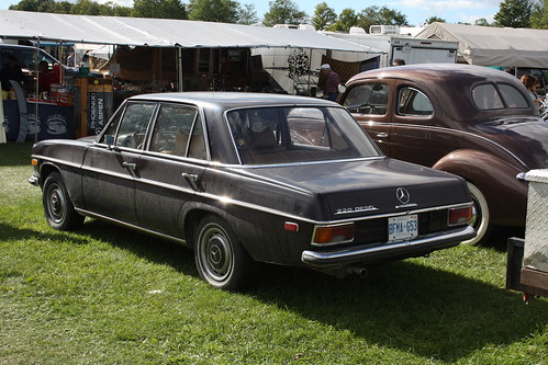 1971 Mercedes-Benz 220 Diesel 4 door