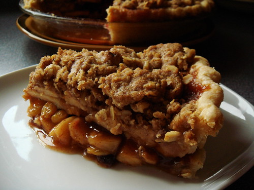 Spiced Apple Cranberry Crumb Pie: Sliced
