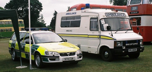 Vauxhall Ambulance car S74CUA and Bedford Ambulance PPJ869X at Alton 18 July