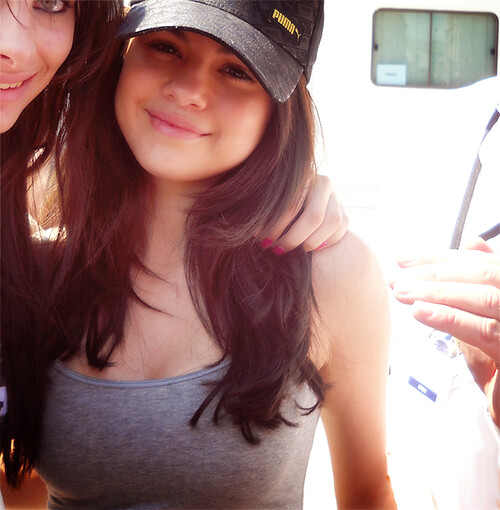 Selena Gomez with fan personal photo Digan gracias Say thanks 