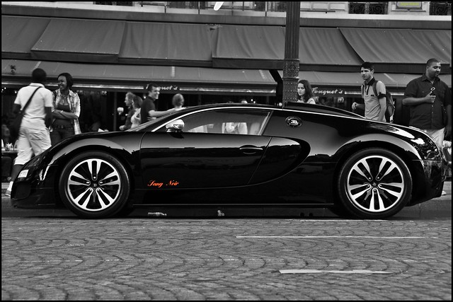 Bugatti Veyron Sang Noir Champs Elys es Paris