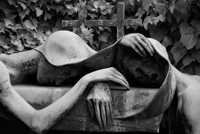 Горе, скорбь и печаль. Скульптура на кладбищах.