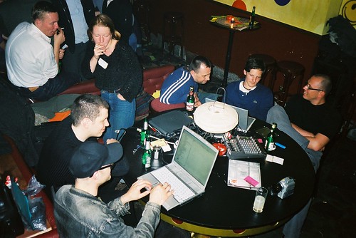 Laptop Event Spielhölle in der Goldfinger Bar. Mai 2002
