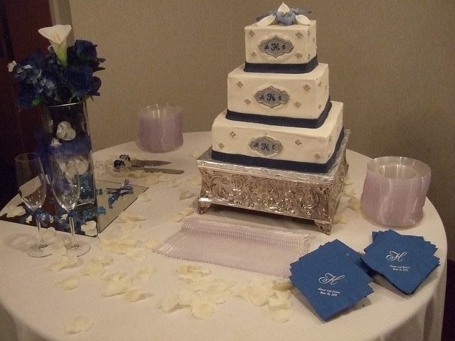 royal blue wedding cake photos