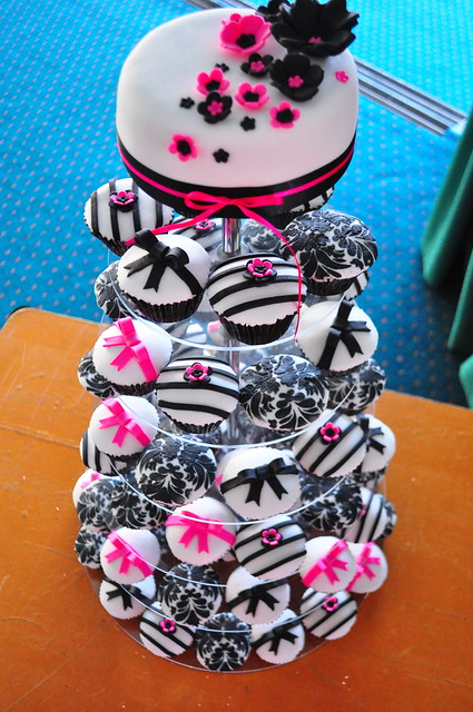 Black fuchsia and white wedding cupcakes