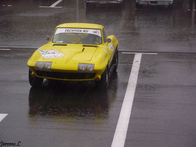 Corvette C2 Stingray under the rain