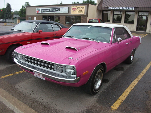 1972 Dodge Dart Swinger in pink