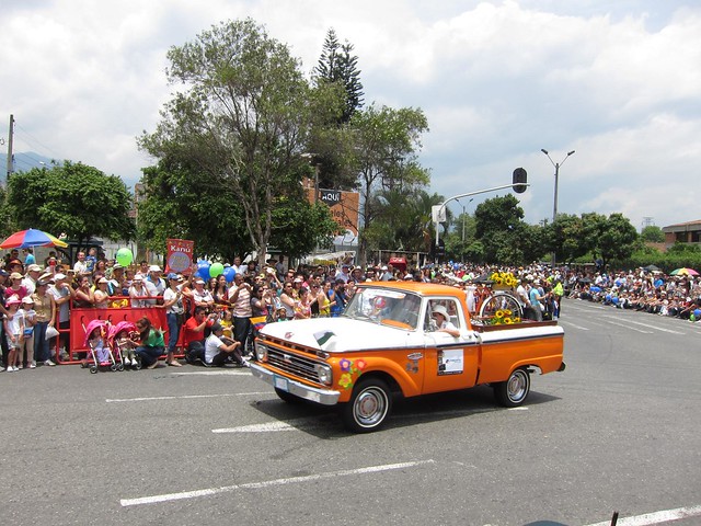 Many of the cars and trucks were decorated with flowers in recognition of La Feria de las Flores.