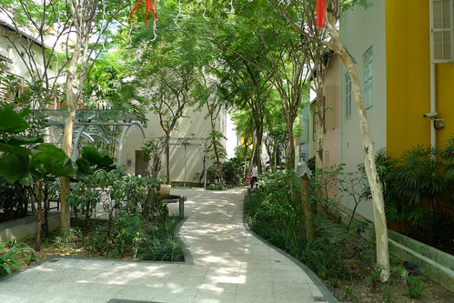former laneway in Singapore (by: bricoleururbanism, creative commons)