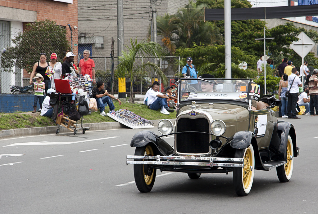Desfile Carros Antiguos go back
