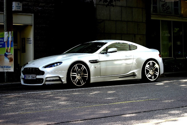 Aston Martin V8 Vantage White