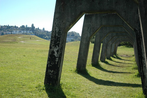 Up the trail, Arches planted in the ground, Gas Works Park, Seattle, Washington, USA by Wonderlane