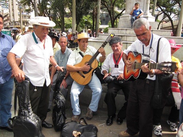 Local musicians in Parque Berrio