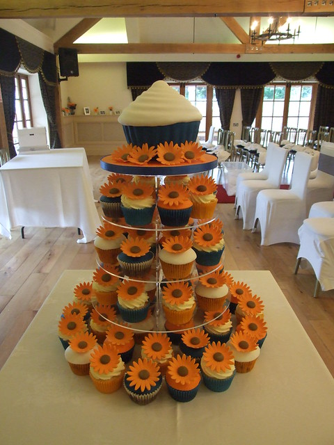 Gerbera wedding cupcakes and cutting cake Giant cupcake cutting cake with 