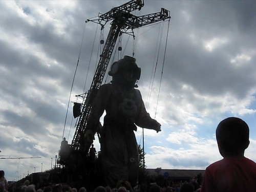 The Diver his Hand and The Little Giantess Video