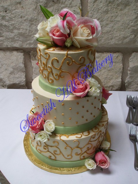Green and Gold Wedding Cake