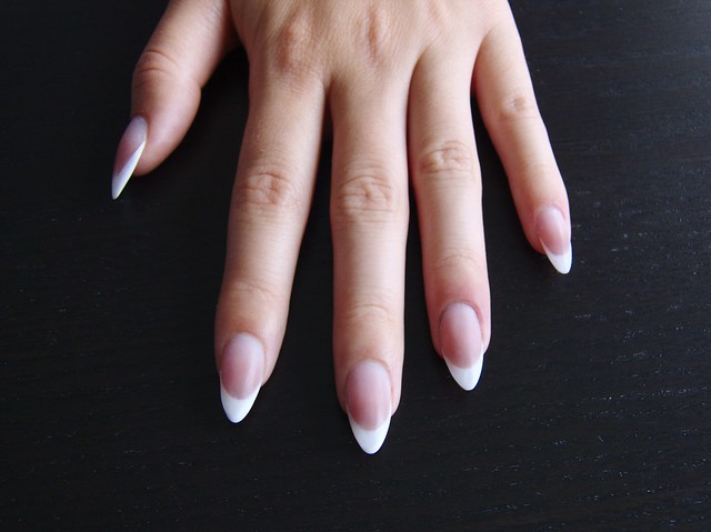 Francia mandula műköröm / Almond shape French acrylic nails