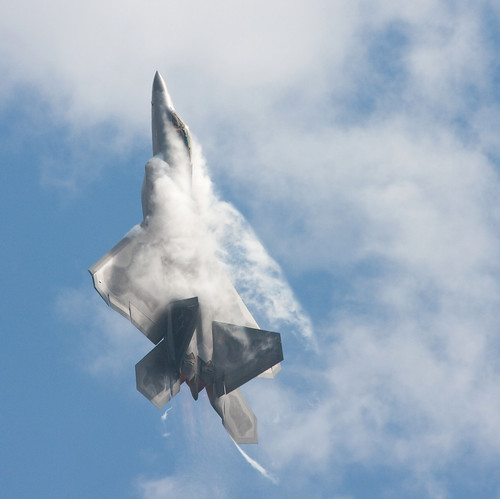 F-22 Raptor creates its own cloud camouflage