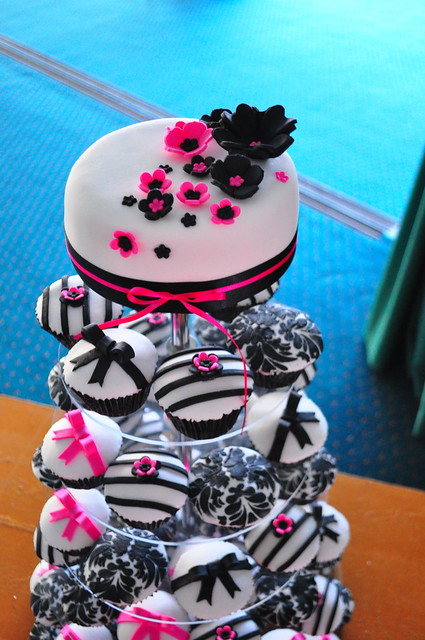 Black fuchsia and white wedding cupcakes
