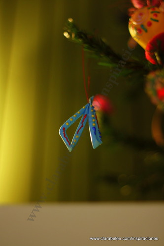 Manualidades navideñas: cómo hacer adornos de Navidad pajitas o canutillos de plástico recicladas