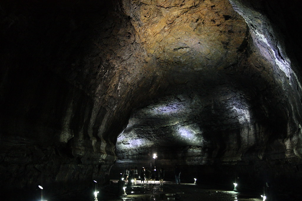 inside manjanggul - tunnels