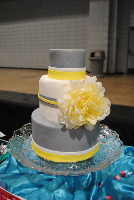 grey and yellow wedding cake