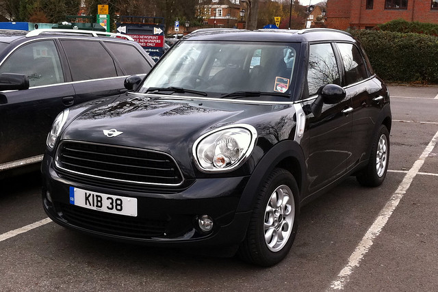 Mini Countryman One 16 In Black A bit ugly in my opinion