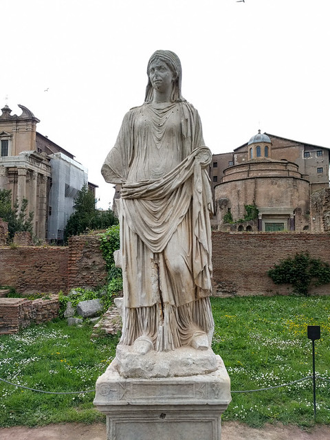 Vestal Virgin statue @ Roman Forum
