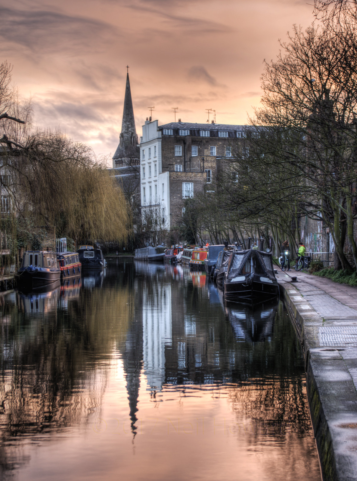 Sunset over the Regent's Canal in Camden, London. Credit Neil Howard, flickr