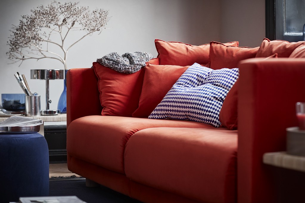 STOCKHOLM 2017 三人座沙發由設計師Ola Wihlborg設計，他希望除了基本功能之外，更是能讓全家聚在一起的小窩。