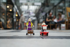 Granny and Grandad on tour (wind-up toy)