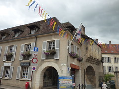 Rue de l'Ancienne Comédie, Semur-en-Auxois - Office de Tourisme - La Porte Guillier
