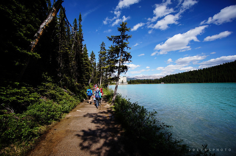 Lake Louise lakeside trail
