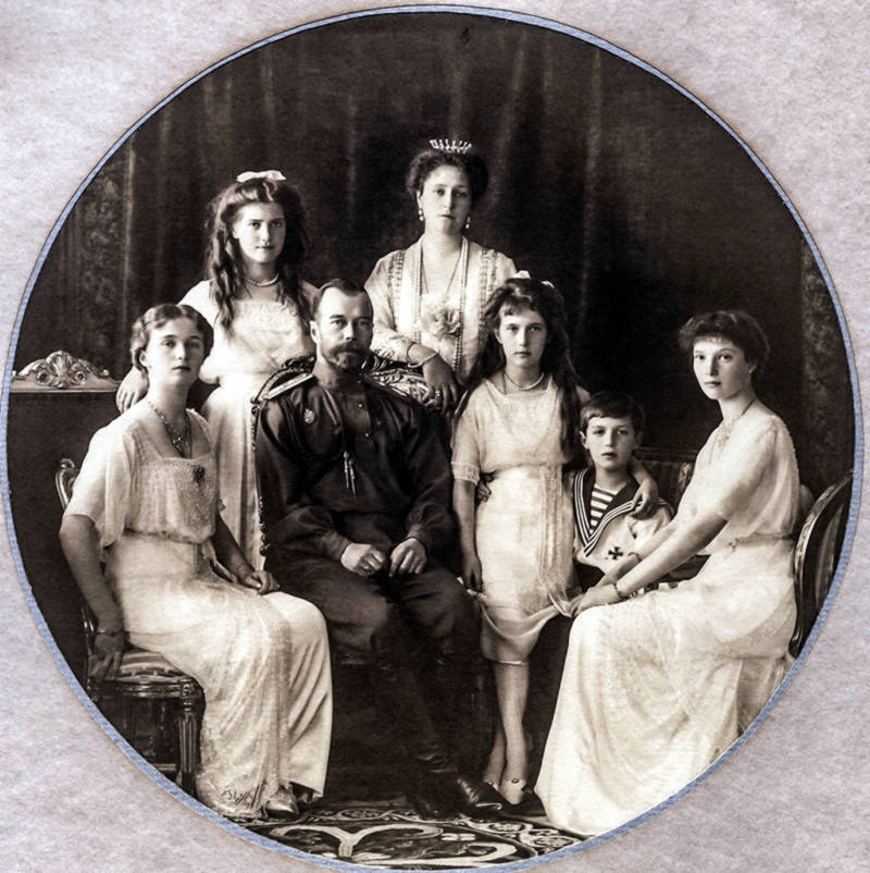 Tsar Nicholas II with his family, Empress Alexandra, daughters Olga, Tatjana, Maria, Anastasia and son Alexej