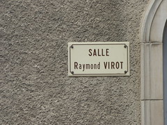 Rue de l'Ancienne Comédie, Semur-en-Auxois - Salle Raymond Virot - sign