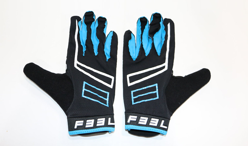 F33l gloves