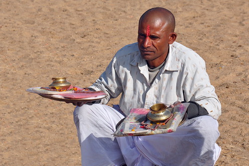India – Bihar – Gaya – Vishnupada-Temple – Ceremony At Beach –