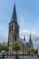 Kirchen & Friedhöfe