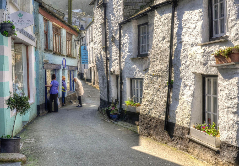The narrow streets of Polperro, Cornwall. Credit Baz Richardson, flickr