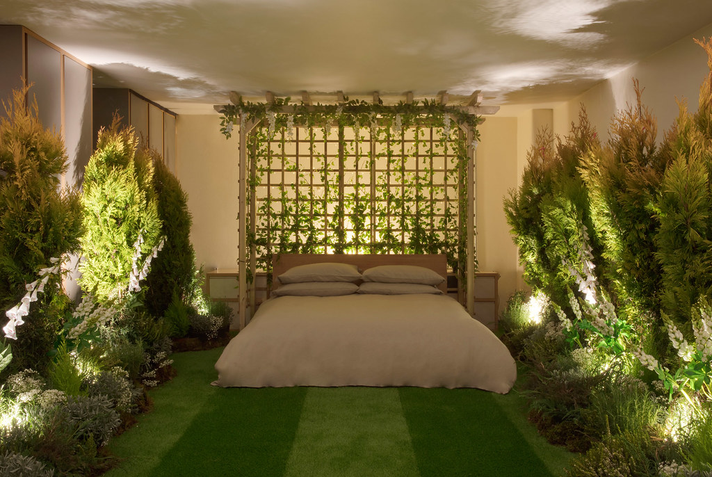 greenery-apartment-installation-airbnb-pantone-design_dezeen_2364_col_10