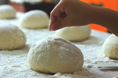 Impasto per la pizza, pizza dough, how to make Italian pizza