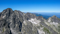 Widok z Kieżmarskiego Szczytu (2536m) -  Durny Szczyt (2621m), Baranie Rogi (2526m) i Kołowy Szczyt.